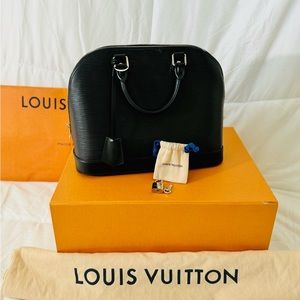 Authentic Alma PM Epi Noir used in great condition, with box, bag, dust bag.